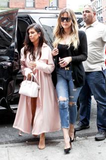 Kourtney Kardashian feet photo thumbnail