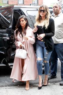 Kourtney Kardashian feet photo thumbnail