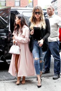 Kourtney Kardashian feet photo thumbnail