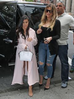 Kourtney Kardashian feet photo thumbnail