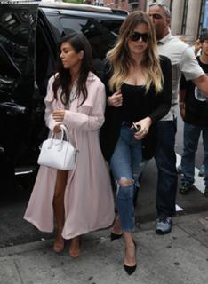 Kourtney Kardashian feet photo thumbnail