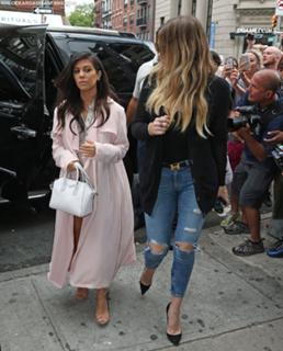 Kourtney Kardashian feet photo thumbnail