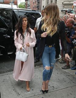 Kourtney Kardashian feet photo thumbnail