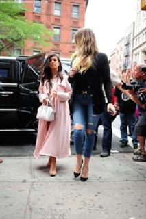 Kourtney Kardashian feet photo thumbnail