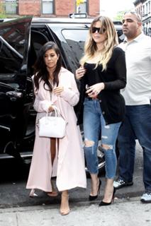 Kourtney Kardashian feet photo thumbnail