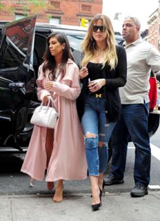 Kourtney Kardashian feet photo thumbnail
