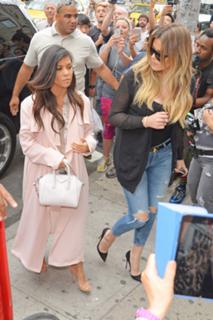 Kourtney Kardashian feet photo thumbnail