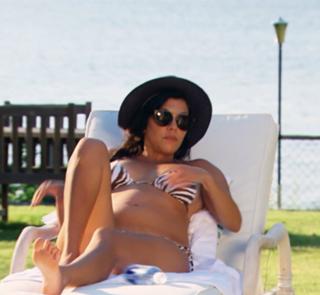 Kourtney Kardashian feet photo thumbnail