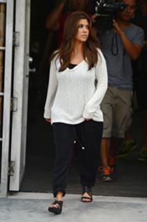 Kourtney Kardashian feet photo thumbnail