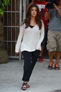 Kourtney Kardashian feet photo thumbnail