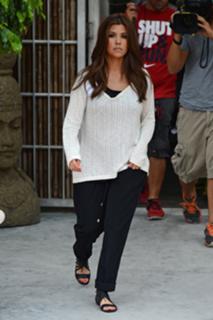 Kourtney Kardashian feet photo thumbnail