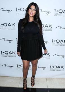 Kourtney Kardashian feet photo thumbnail