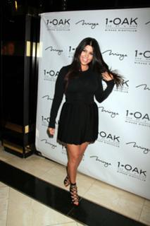 Kourtney Kardashian feet photo thumbnail