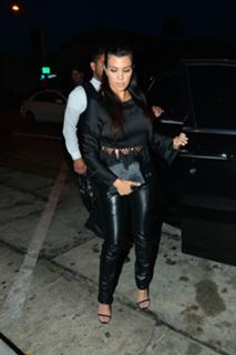 Kourtney Kardashian feet photo thumbnail