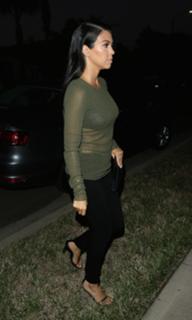 Kourtney Kardashian feet photo thumbnail
