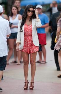 Kourtney Kardashian feet photo thumbnail