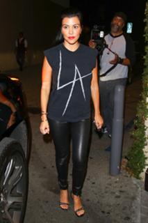 Kourtney Kardashian feet photo thumbnail