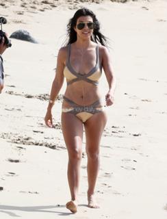 Kourtney Kardashian feet photo thumbnail