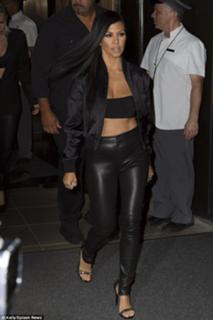 Kourtney Kardashian feet photo thumbnail