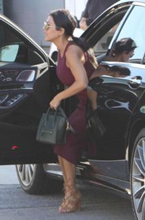 Kourtney Kardashian feet photo thumbnail