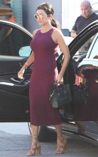 Kourtney Kardashian feet photo thumbnail