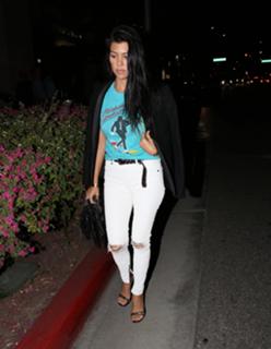 Kourtney Kardashian feet photo thumbnail