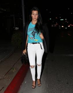 Kourtney Kardashian feet photo thumbnail