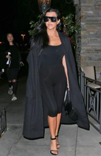 Kourtney Kardashian feet photo thumbnail