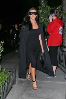 Kourtney Kardashian feet photo thumbnail