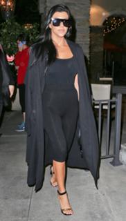 Kourtney Kardashian feet photo thumbnail
