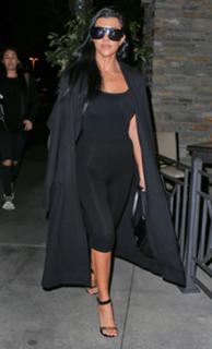 Kourtney Kardashian feet photo thumbnail