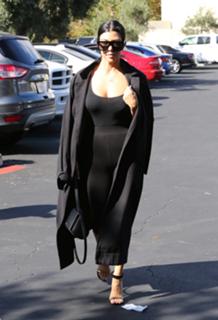 Kourtney Kardashian feet photo thumbnail