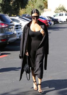 Kourtney Kardashian feet photo thumbnail
