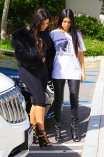 Kourtney Kardashian feet photo thumbnail