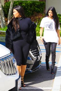 Kourtney Kardashian feet photo thumbnail