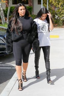 Kourtney Kardashian feet photo thumbnail