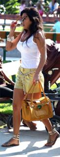 Kourtney Kardashian feet photo thumbnail