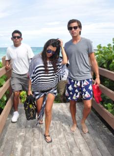 Kourtney Kardashian feet photo thumbnail