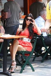 Kourtney Kardashian feet photo thumbnail