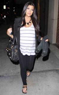 Kourtney Kardashian feet photo thumbnail