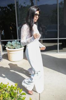Kourtney Kardashian feet photo thumbnail