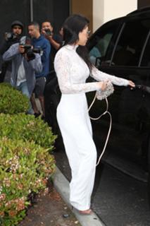 Kourtney Kardashian feet photo thumbnail