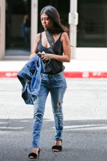 Kourtney Kardashian feet photo thumbnail