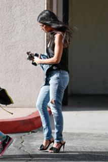Kourtney Kardashian feet photo thumbnail