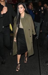 Kourtney Kardashian feet photo thumbnail