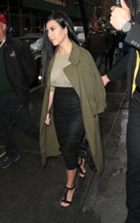 Kourtney Kardashian feet photo thumbnail