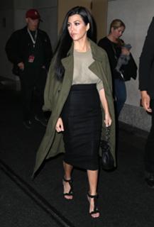 Kourtney Kardashian feet photo thumbnail