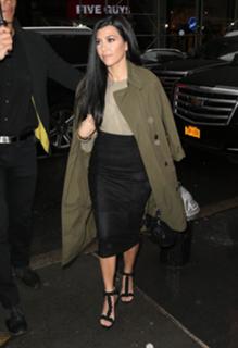 Kourtney Kardashian feet photo thumbnail