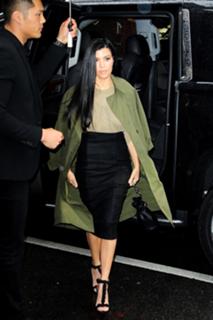 Kourtney Kardashian feet photo thumbnail