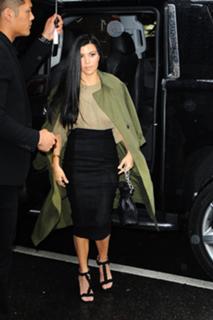 Kourtney Kardashian feet photo thumbnail